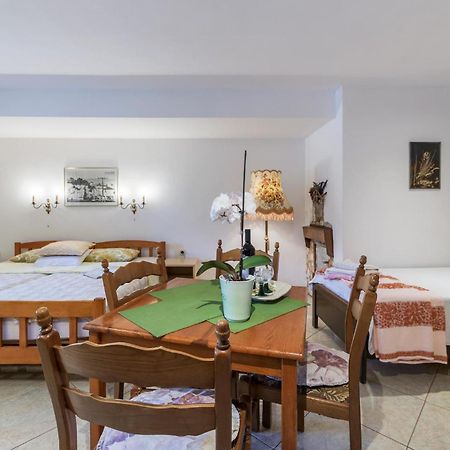 Awesome Studio In Pula With Wifi Екстер'єр фото